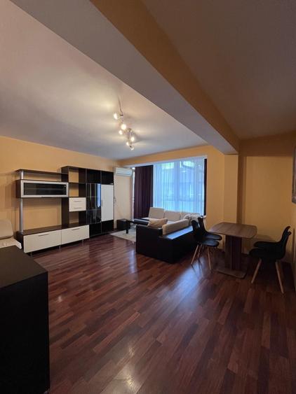Apartament cu 3 camere semidecomandat în Nufărul