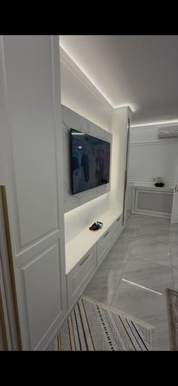 Apartament cu 3 camere decomandat, mobilat în Exterior Vest