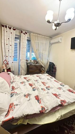 Apartament cu 3 camere semidecomandat, mobilat în Mihai Bravu
