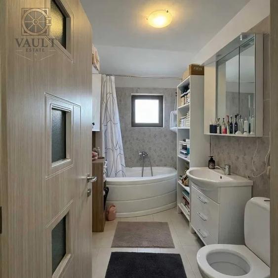 Apartament cu 3 camere decomandat, mobilat în Haliu