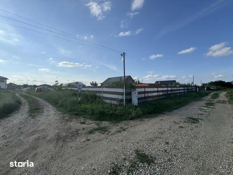 Teren de 9300 mp, în Central