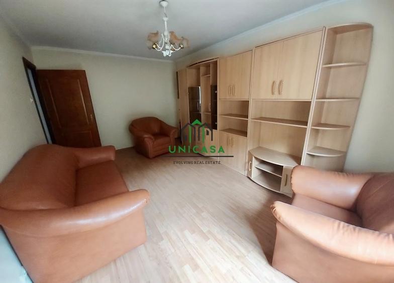 Apartament cu 3 camere decomandat, mobilat în Voineasa
