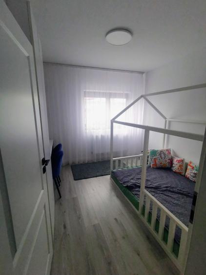 Apartament cu 3 camere decomandat în Sud