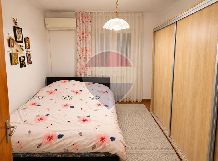 Apartament cu 3 camere semidecomandat în Militari