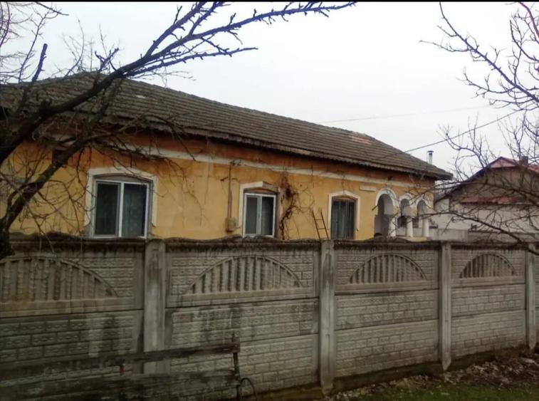 Casă cu 3 camere în Rotunda
