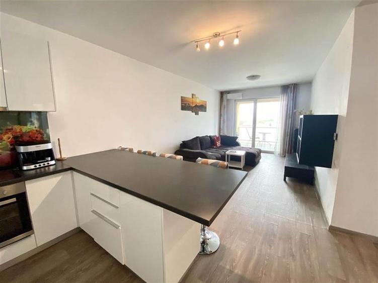 Apartament cu 3 camere circular, mobilat în Central