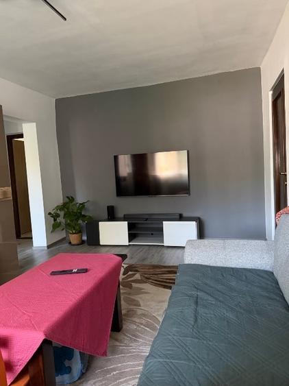 Apartament cu 3 camere semidecomandat, mobilat în Micro 15