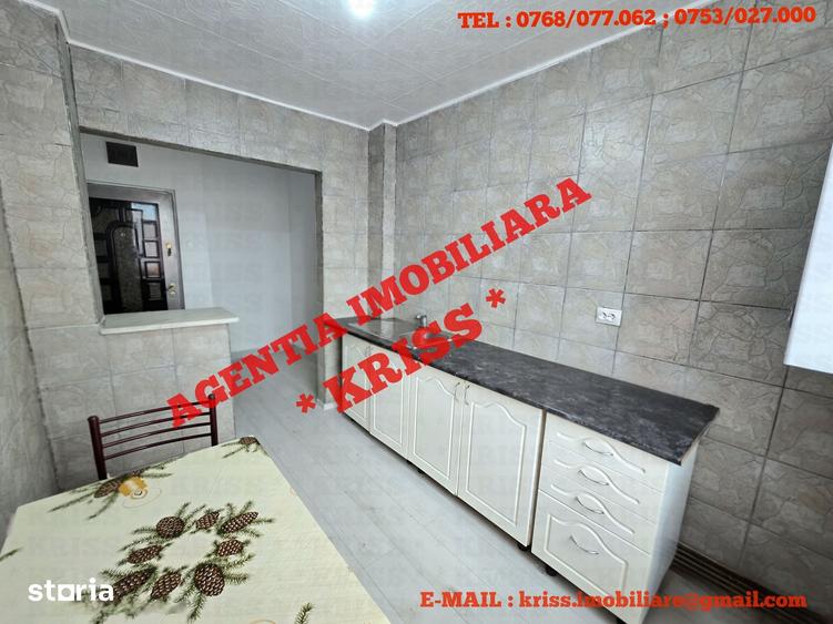 Apartament cu 2 camere semidecomandat în Craiovei