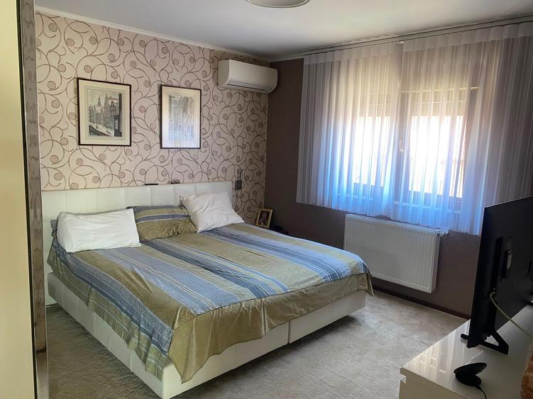 Casă individuală cu 5 camere cu Canalizare în Sud