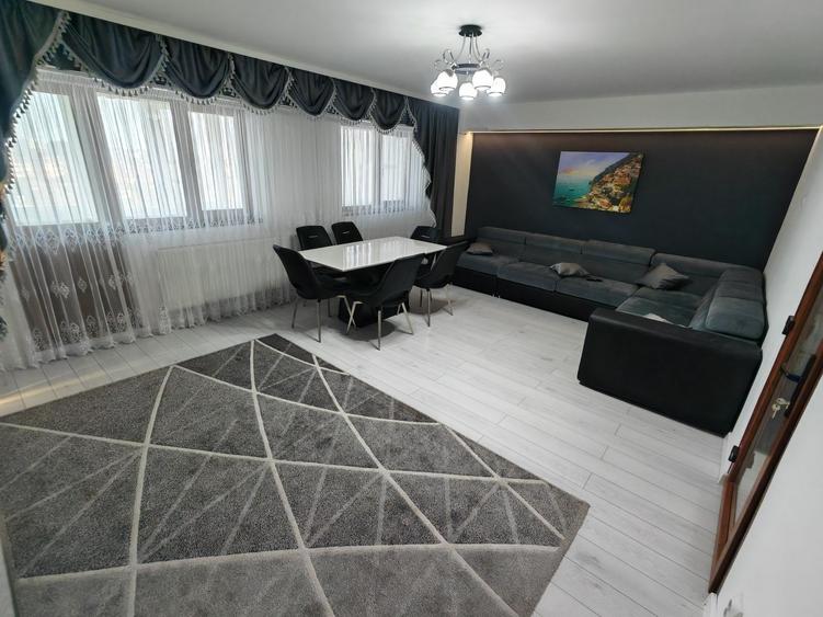 Apartament cu 3 camere decomandat în Alexandriei