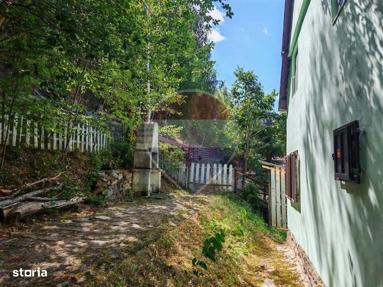 Casă cu 4 camere în Plopi