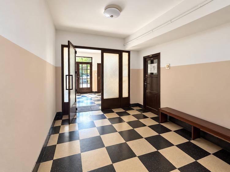 Apartament cu 3 camere semidecomandat, mobilat în Pache Protopopescu