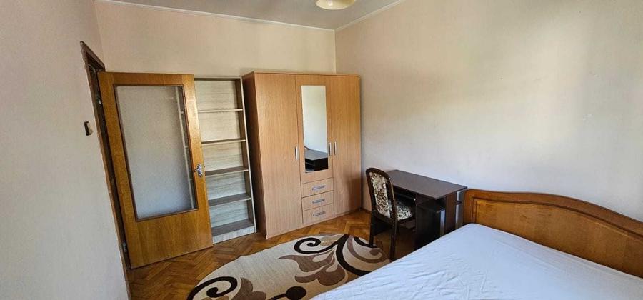 Apartament cu 4 camere decomandat în Arcu