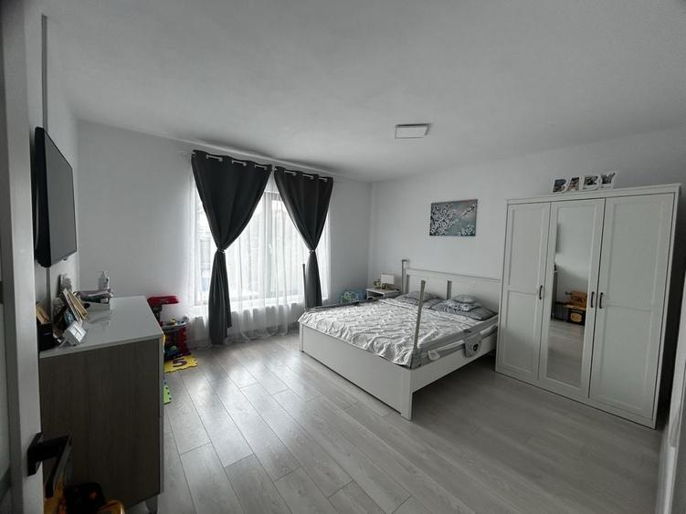 Casă cu 3 camere în Ișalnița