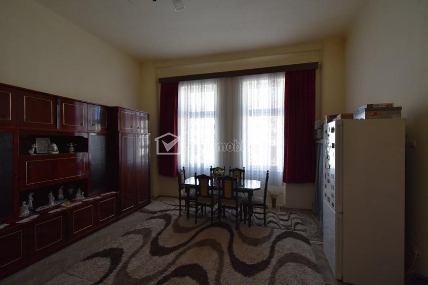 Apartament cu 3 camere semidecomandat în Ultracentral