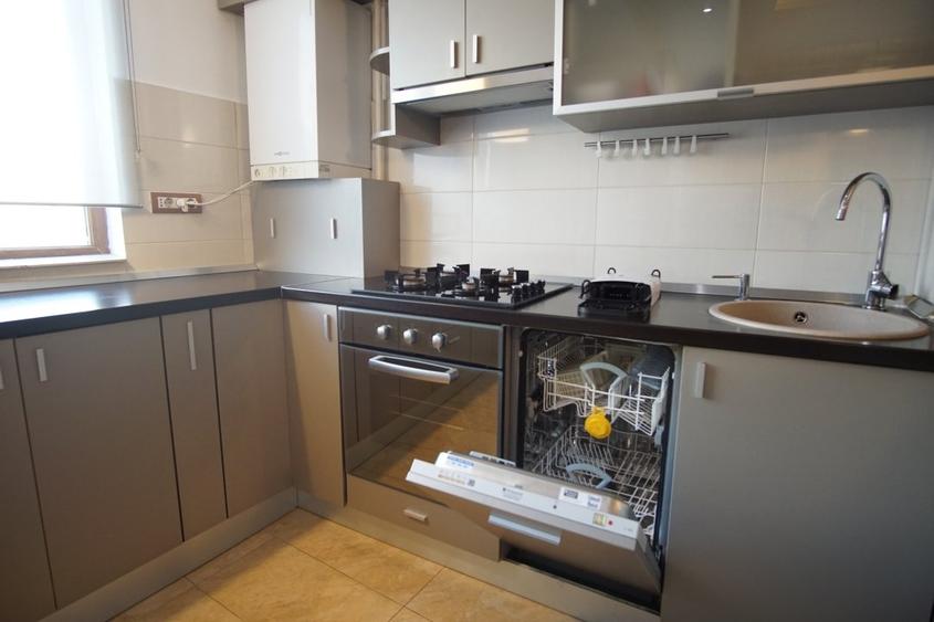 Apartament cu 2 camere semidecomandat, mobilat în Timpuri Noi