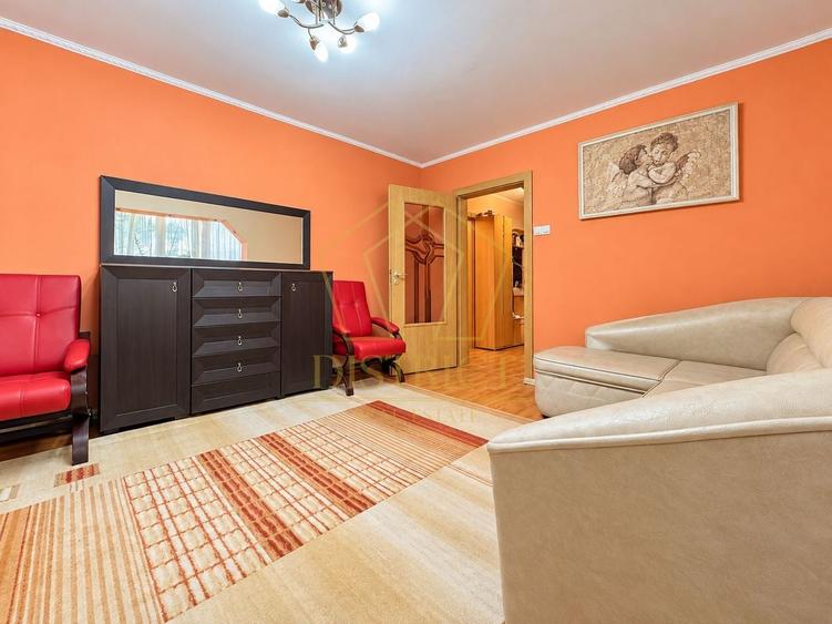 Apartament cu 3 camere decomandat, mobilat în Girocului
