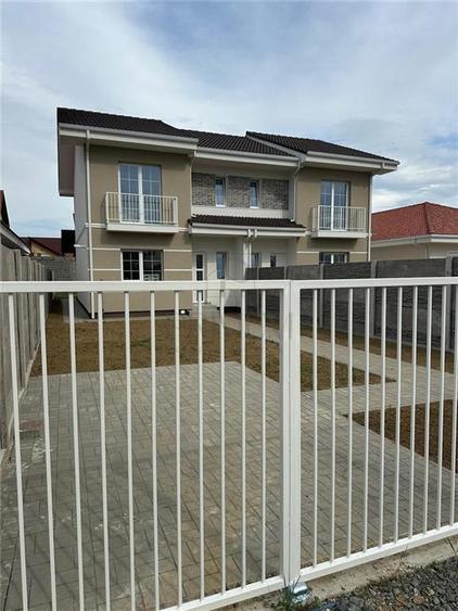 Duplex cu 4 camere cu Canalizare în Moșnița Nouă