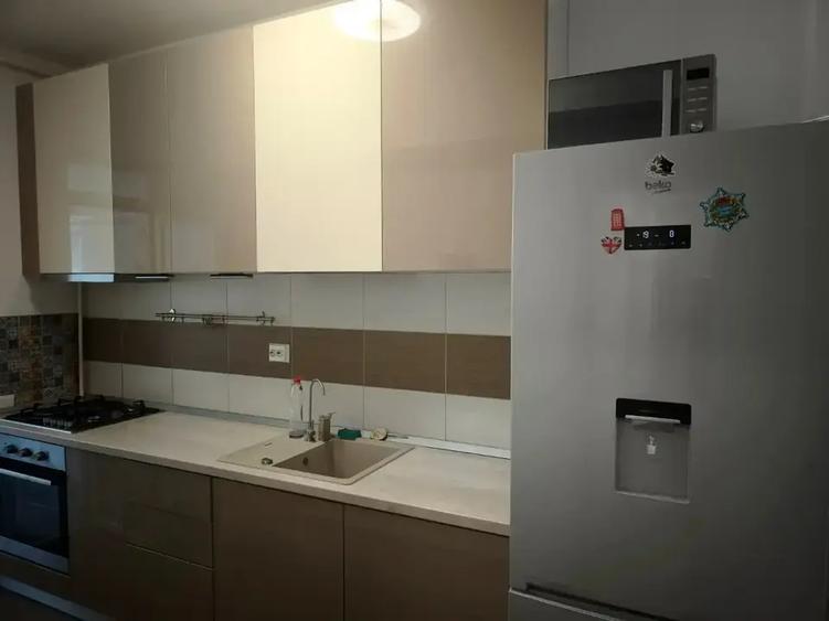 Apartament cu 3 camere decomandat, mobilat în Theodor Pallady