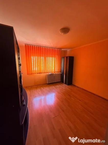 Garsonieră decomandată în Astra