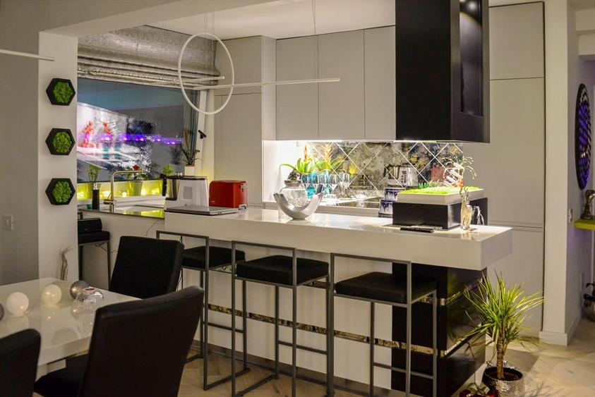 Apartament cu 3 camere decomandat, mobilat în Noua
