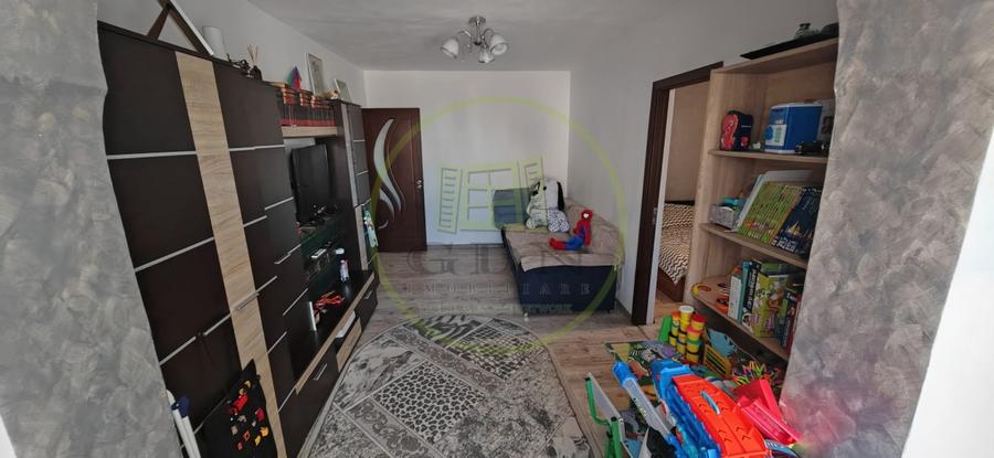 Apartament cu 2 camere semidecomandat, mobilat în Craiovița Nouă