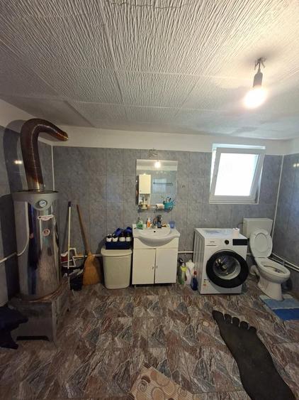 Casă cu 2 camere cu Teren 6200 Mp în Cârcești