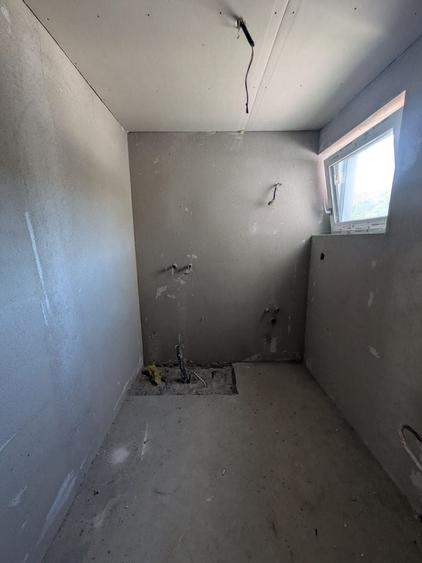 Duplex cu 4 camere cu Canalizare în Florești