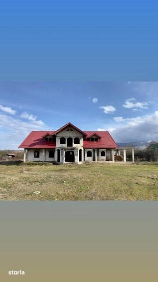 Teren de 5350 mp, în Iara