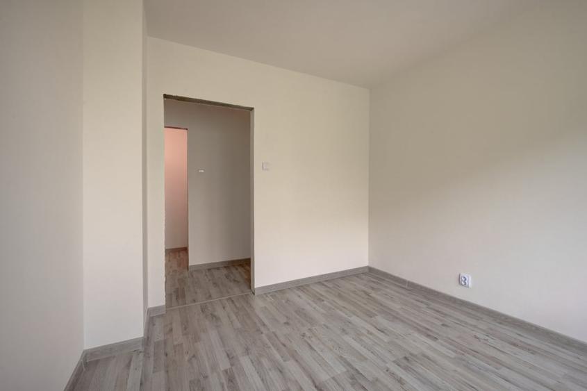 Apartament cu 3 camere semidecomandat în Baba Novac