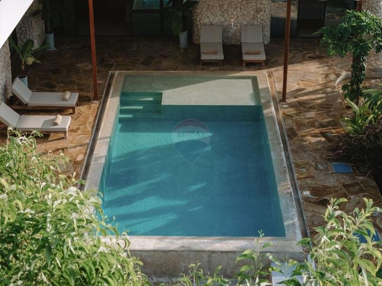 Casă individuală cu 2 camere cu Piscina în Ultracentral