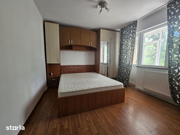 Apartament cu 2 camere semidecomandat în Podu Roș