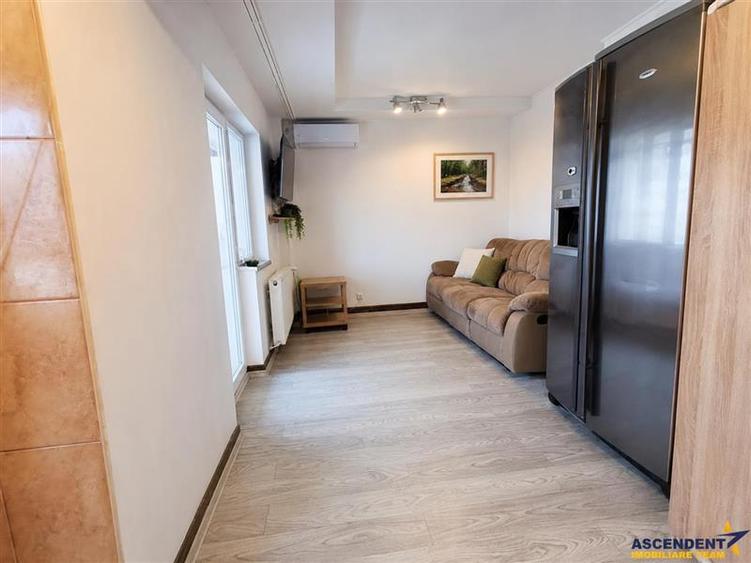 Apartament cu 3 camere decomandat, mobilat în Centrul Civic