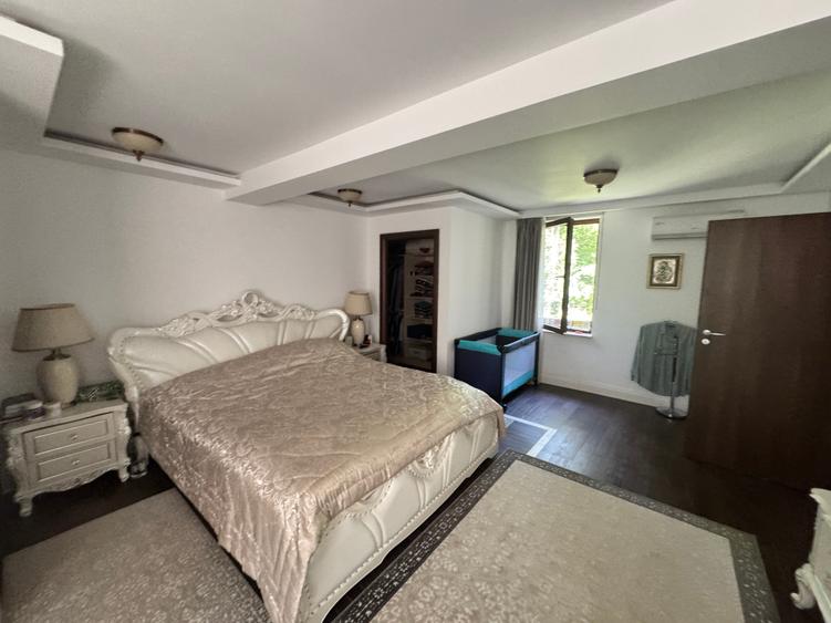 Casă individuală cu 8 camere cu Piscina în Pipera