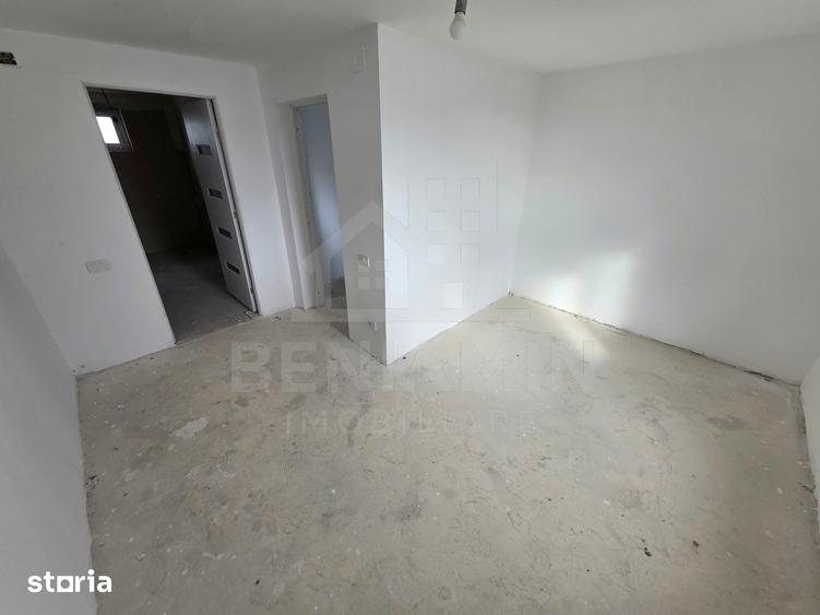 Casă cu 5 camere cu Teren 346 Mp în Cârcea
