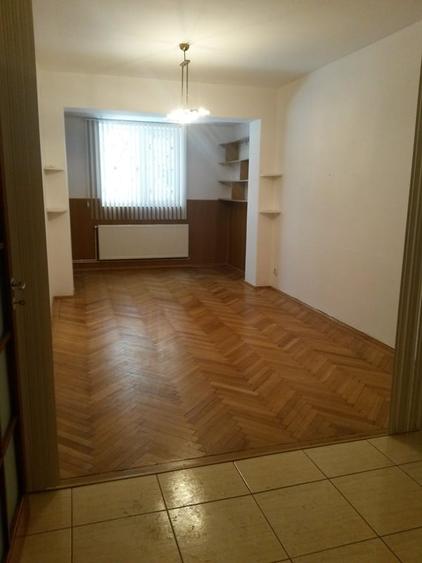 Apartament cu 2 camere semidecomandat, mobilat în Primăverii