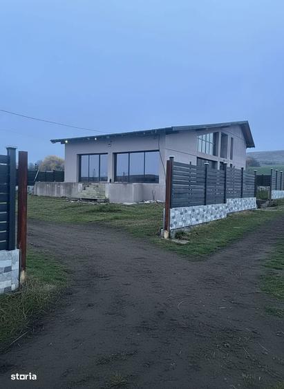 Casă cu 6 camere cu Teren 1000 Mp în Central
