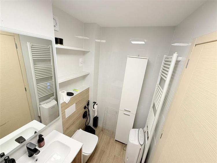 Apartament cu 4 camere decomandat în Ultracentral