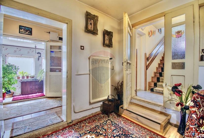 Casă cu 7 camere cu Teren 800 Mp în Central