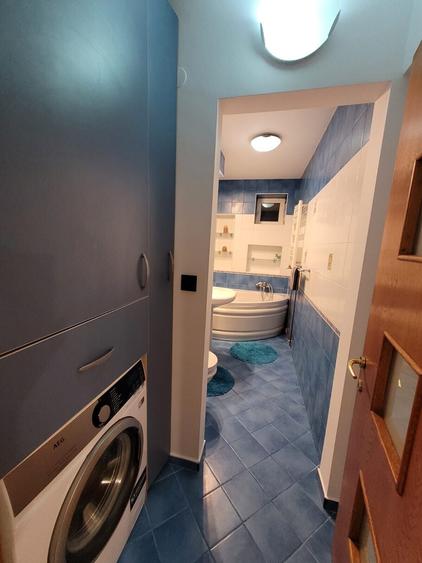 Apartament cu 3 camere semidecomandat în Pajura
