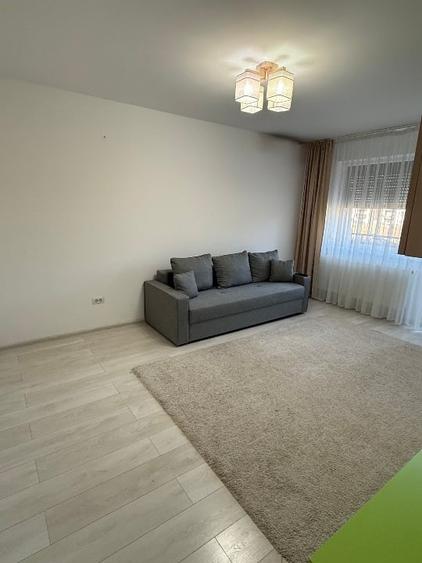 Apartament cu 2 camere decomandat, mobilat în Tractorul