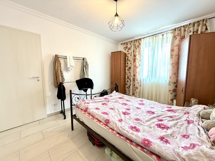 Apartament cu 3 camere semidecomandat, mobilat în Dumbrăvița