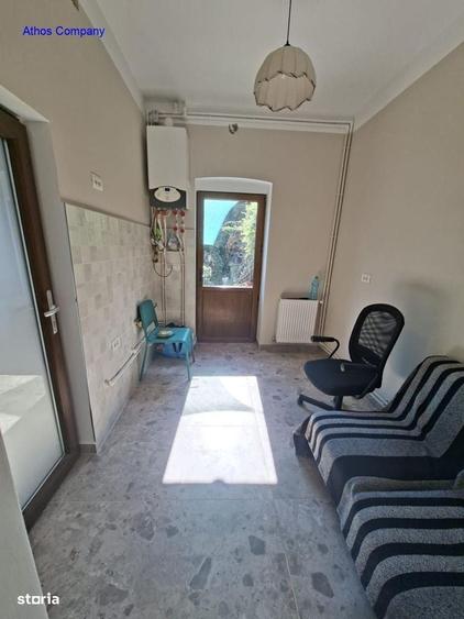 Casă cu 3 camere în Crângași