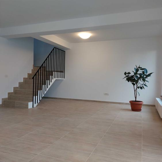 Casă cu 4 camere cu Teren 400 Mp în Central