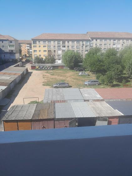 Apartament cu 3 camere decomandat în Vitrometan
