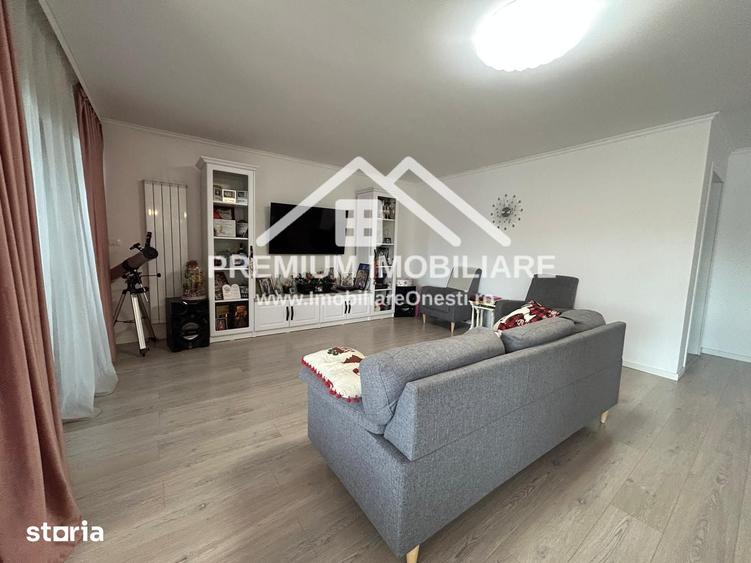 Casă cu 8 camere cu Teren 2680 Mp în Mănăstirea Cașin