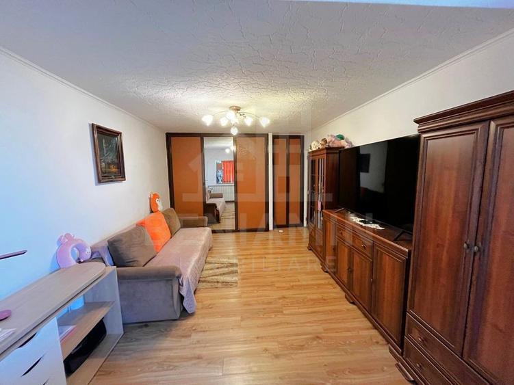 Apartament cu 2 camere decomandat în Craiovița Nouă
