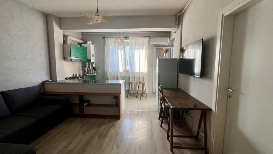 Apartament cu 2 camere semidecomandat în Roșu