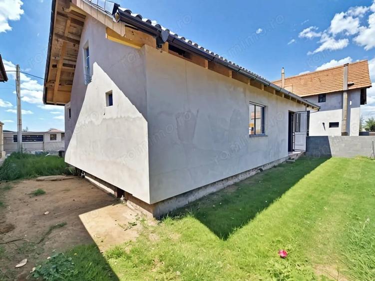 Casă cu Teren 300 Mp în Rontău