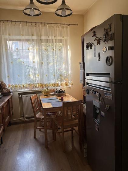 Casă cu 4 camere în Ipotești